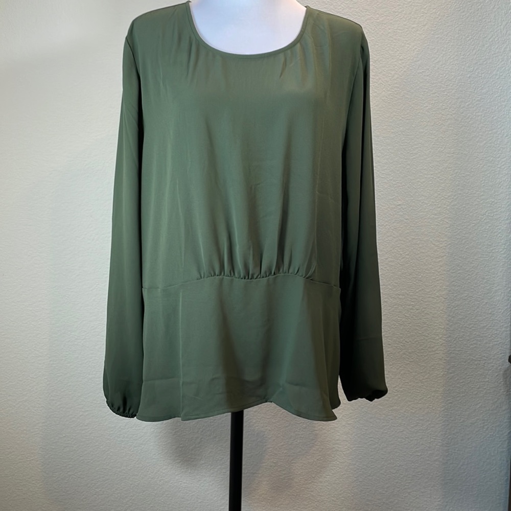 🆕🌸LOFT OLIVE GREEN TOP SIZE 18P BLOUSE LONG SLEEVE ZIPPER BACK NEW WITH TAGS